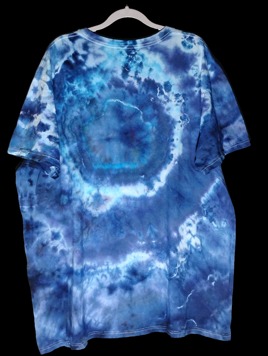 Various shades of blue geode shirt size extra extra large