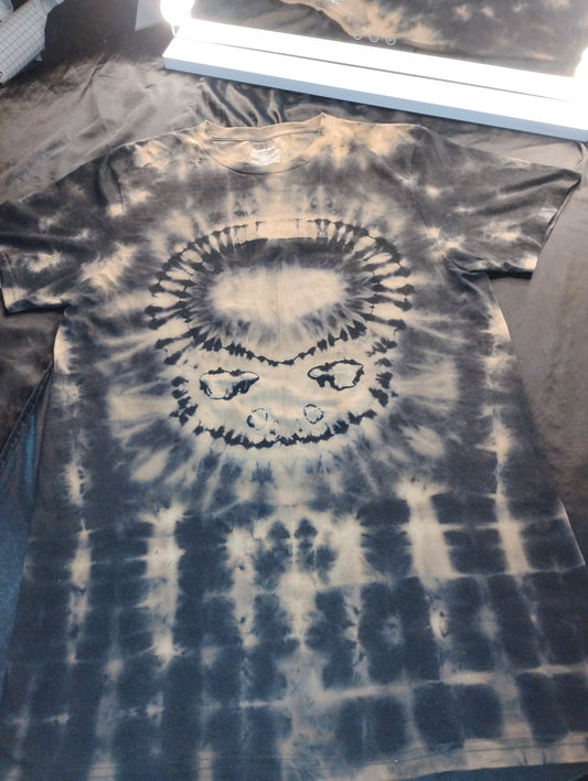 Reverse tie-dyed Stealie size medium T-shirt